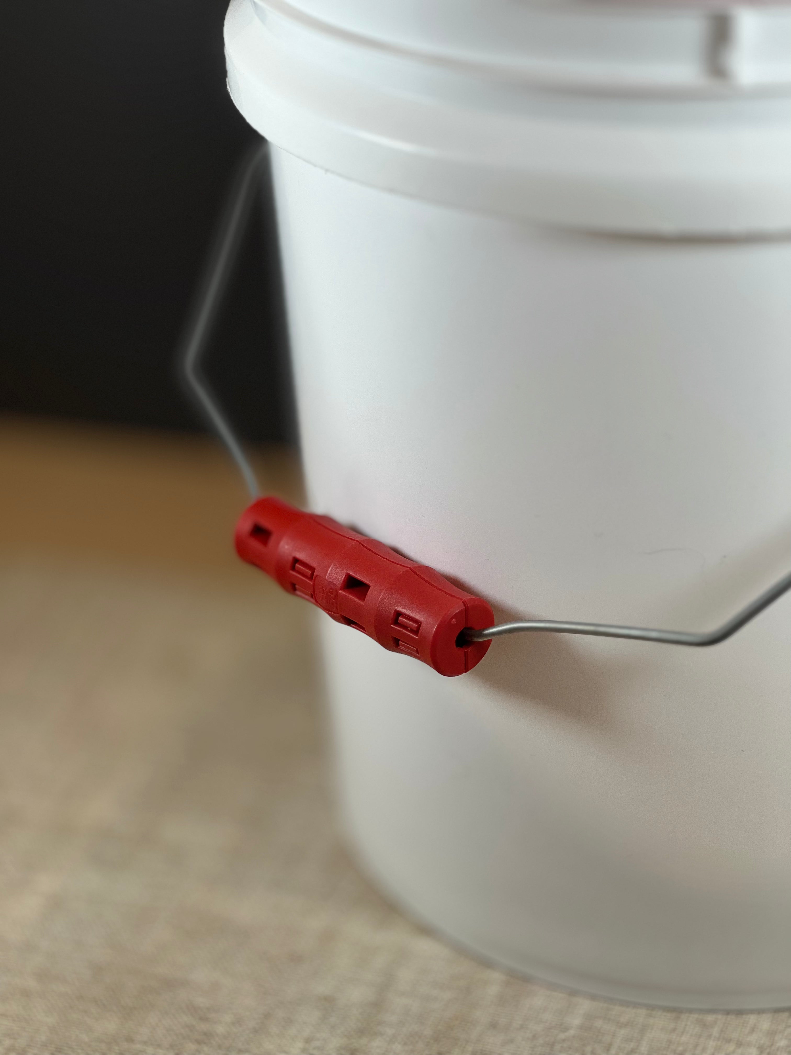 SNAPPY GRIP ERGONOMIC BUCKET HANDLE - RED