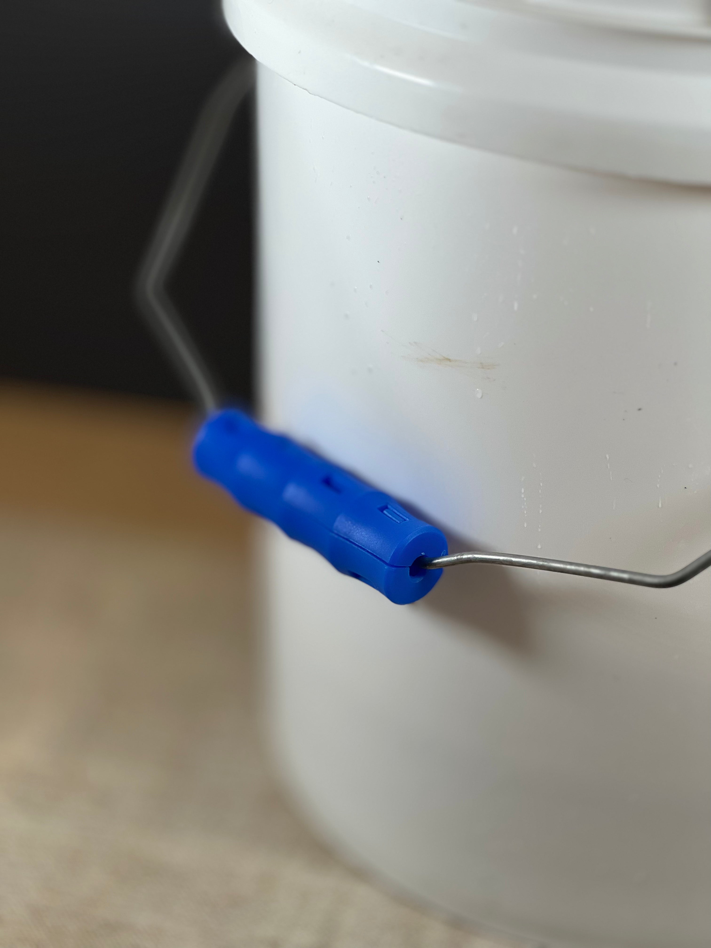 SNAPPY GRIP ERGONOMIC BUCKET HANDLE - BLUE