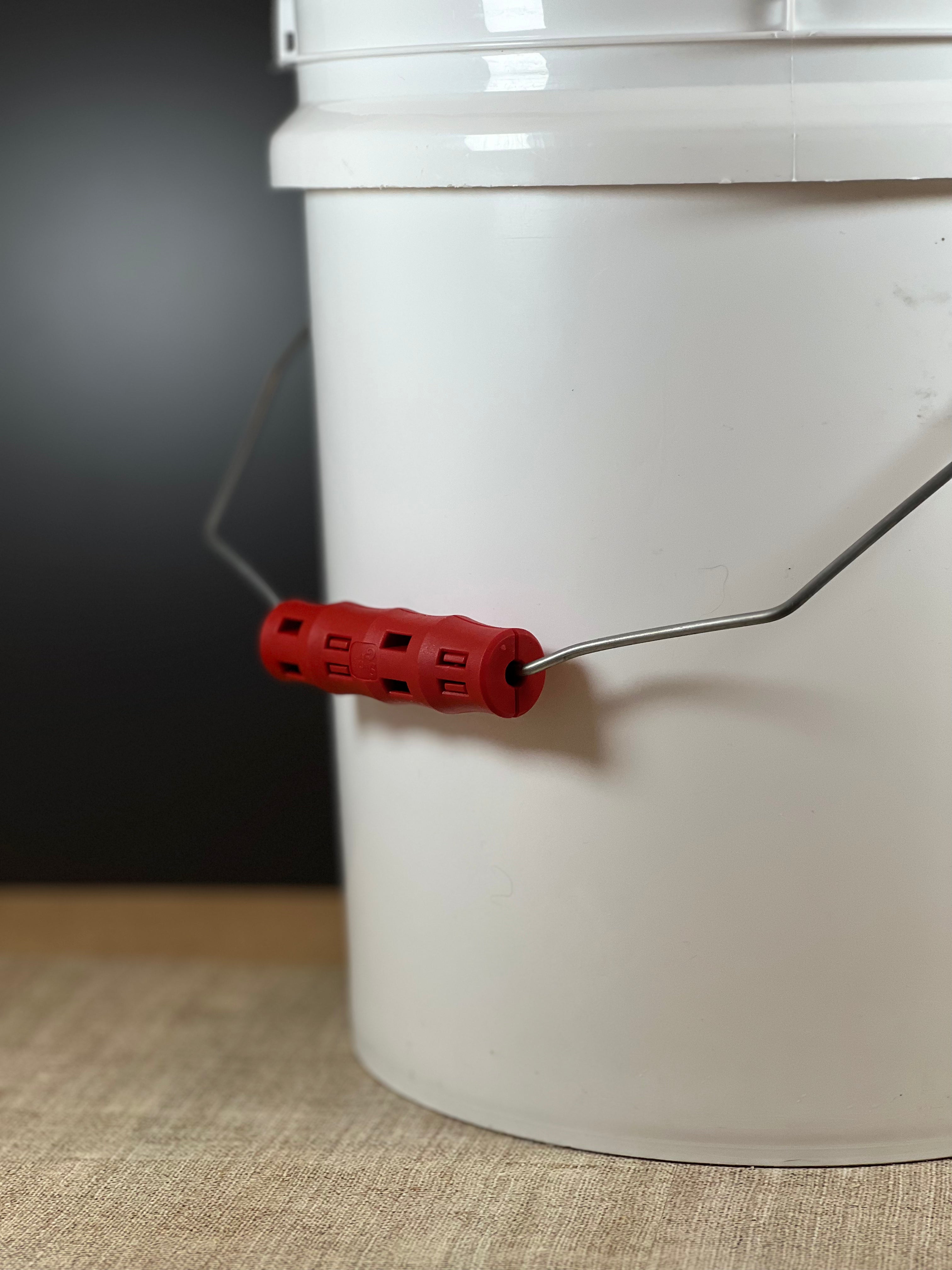 SNAPPY GRIP ERGONOMIC BUCKET HANDLE - RED