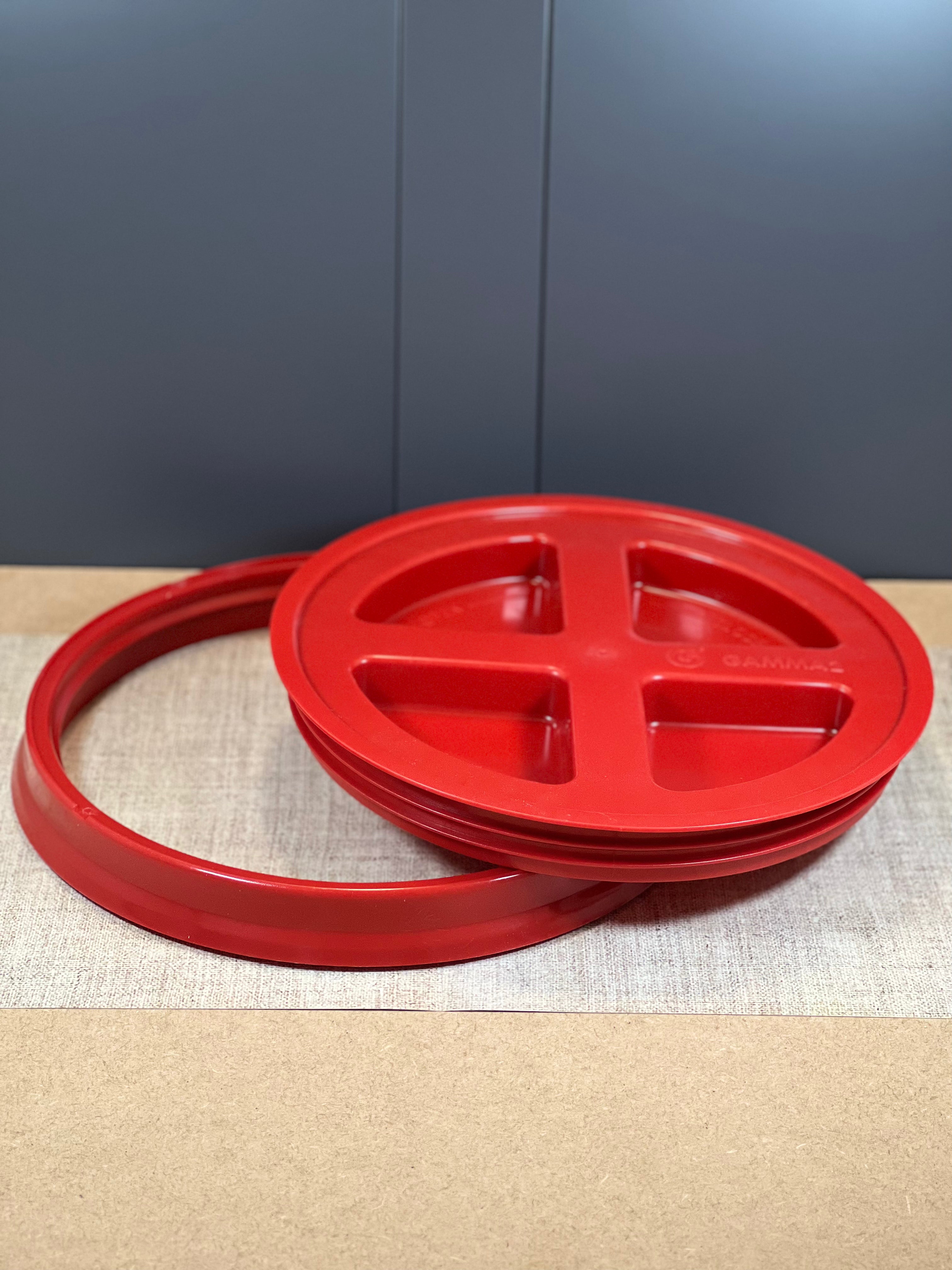 GRIT GUARD GAMMA SEAL BUCKET LID - Red
